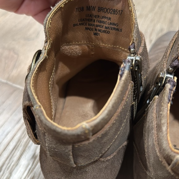 EUC Morocco Bootie In Taupe Distressed Leather Size 7 - Picture 6 of 8